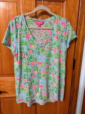 Lilly Pulitzer x Disney Floral V-Neck Women’s Tee - Pink & Green Size Large